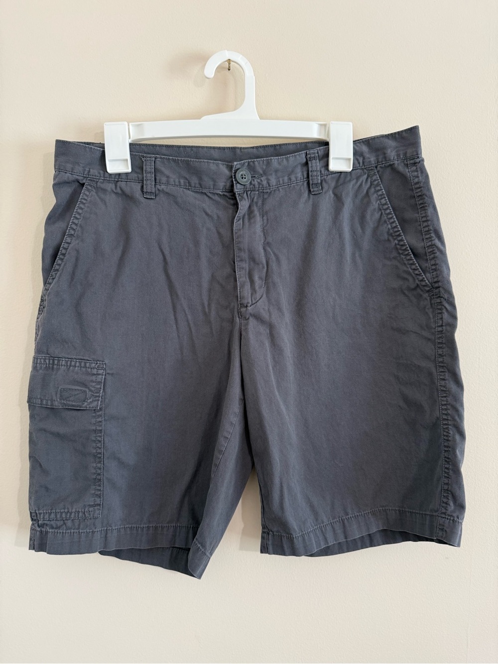 Columbia Men's Dark Gray Cargo Shorts 100% Cotton 34W 10L